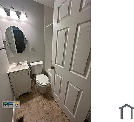 2414 Baker St — Photo 11