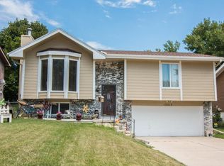 13012 Grand Ave, Omaha, NE 68164