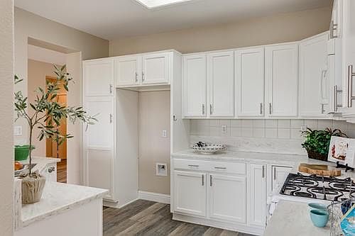 4th image of 1760 Farmgate Ln