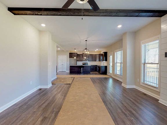 2nd image of 501 Autumn Dr