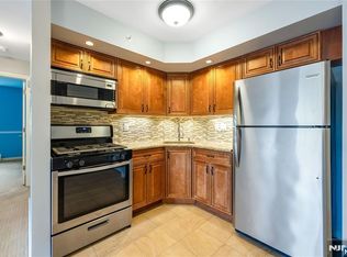 1409 Faulkner Ct, Mahwah, NJ 07430