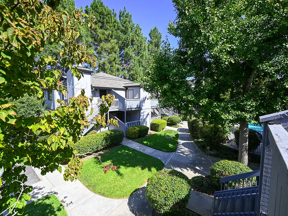 166 Sunwood Meadows Pl
