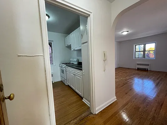 Rented by Karten Real Estate Services LLC | media 23