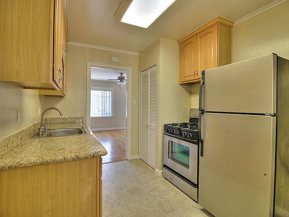 2nd image of 718 Live Oak Ave APT 2