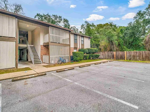 8370 Carl Dean St APT 211, Pensacola, FL 32514