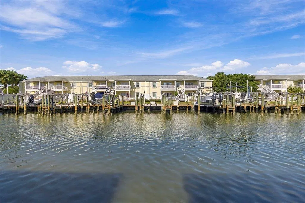 1 bed, 1.0 bath, 823 sqft, $2,300 — Photo 2