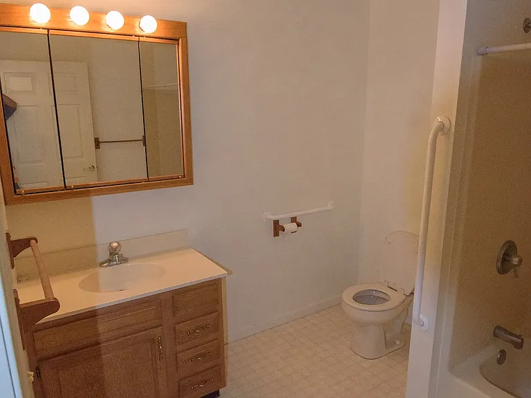 Saylor Park Apartments — Photo 10