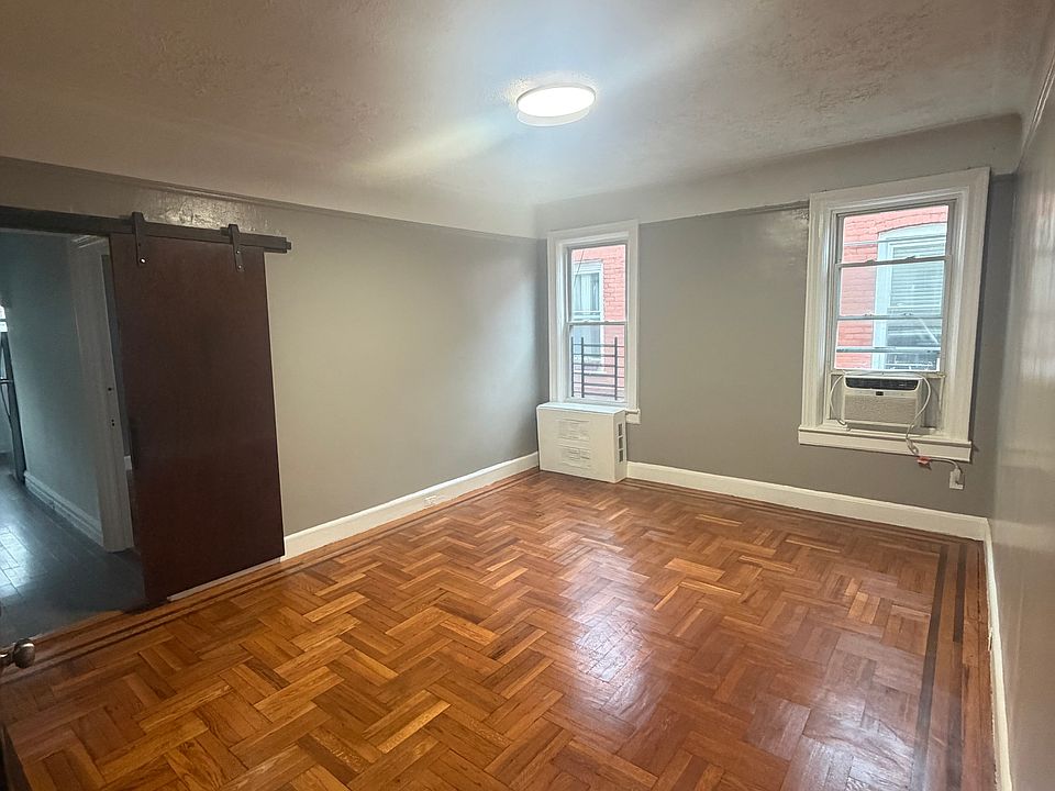 1st image of 2725 Wallace Ave #2F