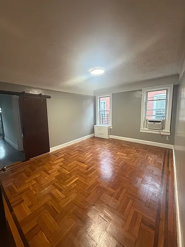 2725 Wallace Ave #2F Photo 1