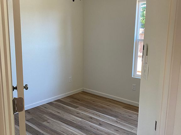 4th image of 724 El Vecino Ave #724