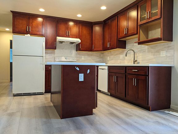4th image of 2453 Gallup Dr