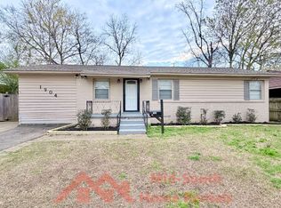 1904 Capri Rd, Memphis, TN 38117