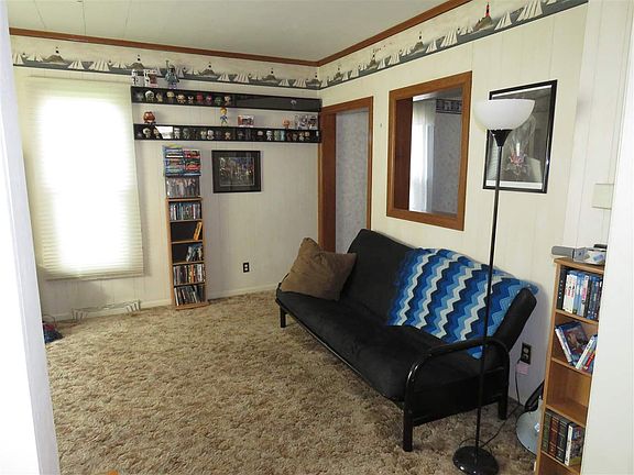 5th image of 411 Pleasant St