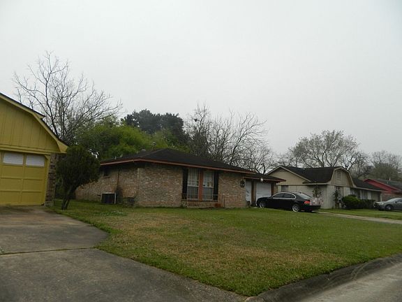 3rd image of 1415 Saddle Rock Dr