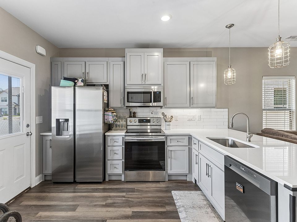 1st image of 555 Gresham Ln #2D
