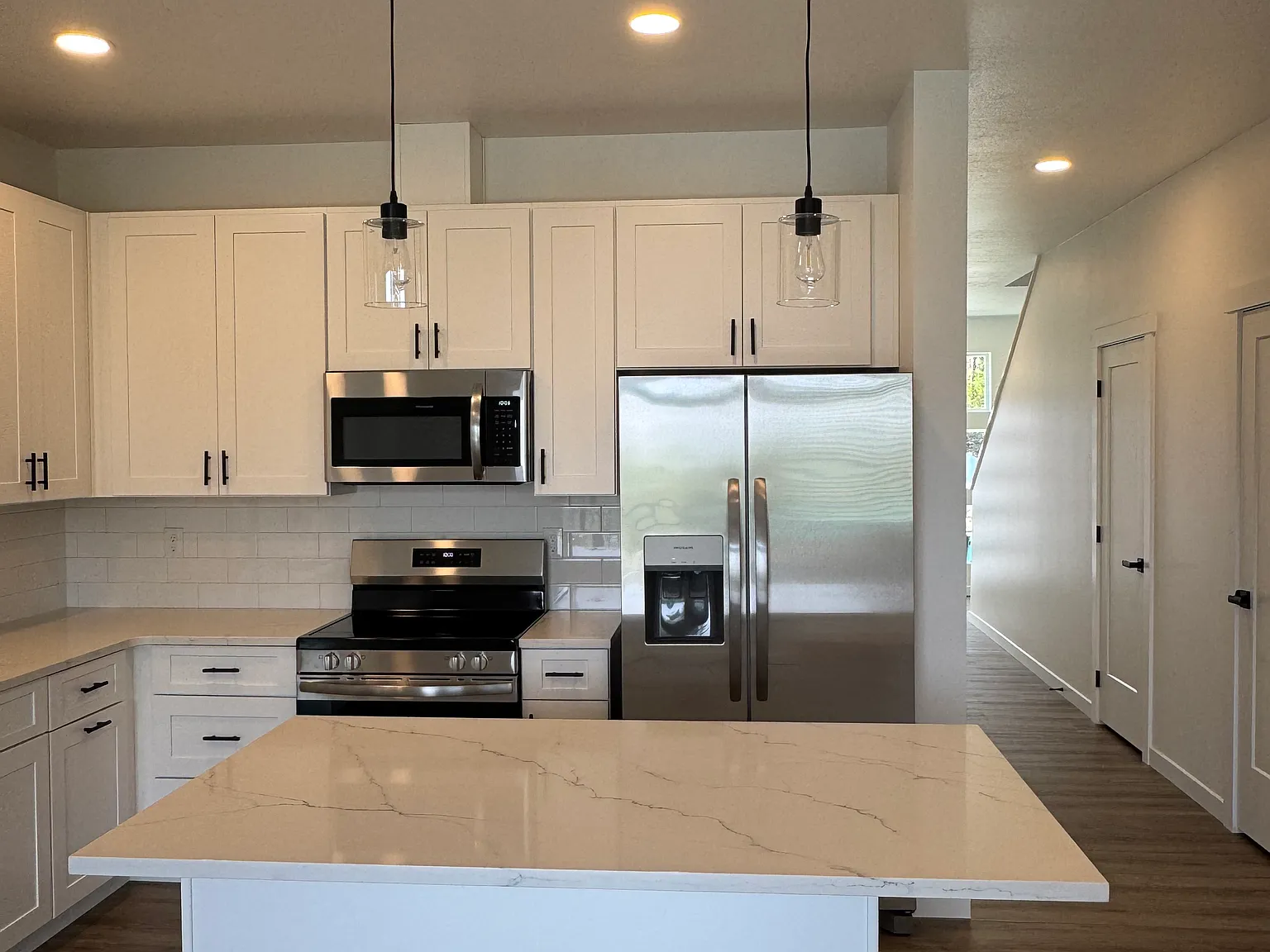 3 bed, 2.5 bath, 1414 sqft, $2,300 — Photo 4