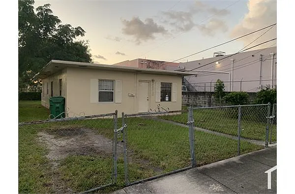 Building Photo - 5328 NW 24th Ct