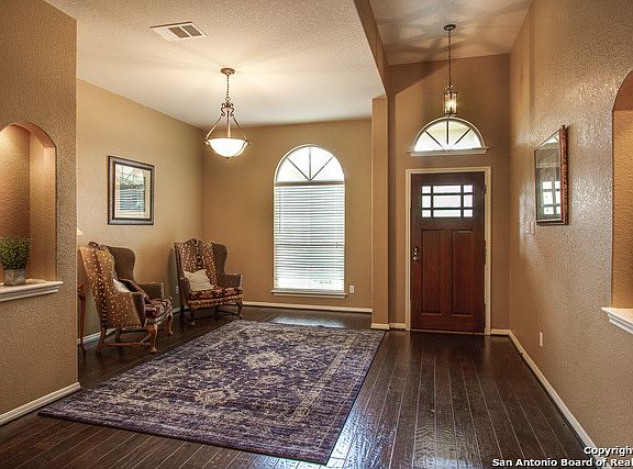 3rd image of 842 San Fernando Ln
