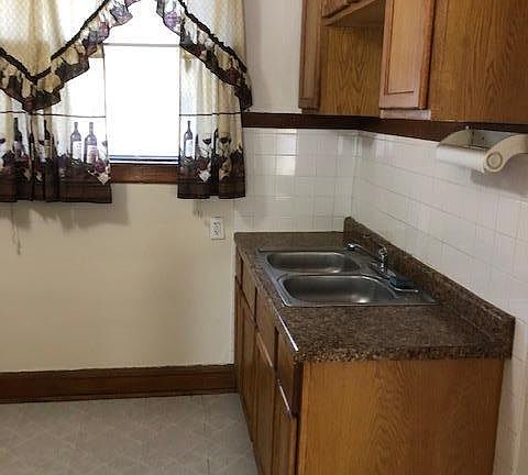 5th image of 5452 W Barry Ave Floor 1