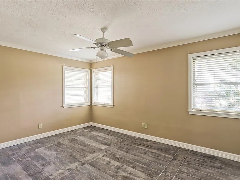 3750 Drummond St — Photo 15