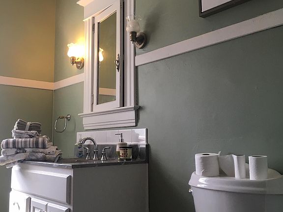 4th image of 41 Winspear Ave