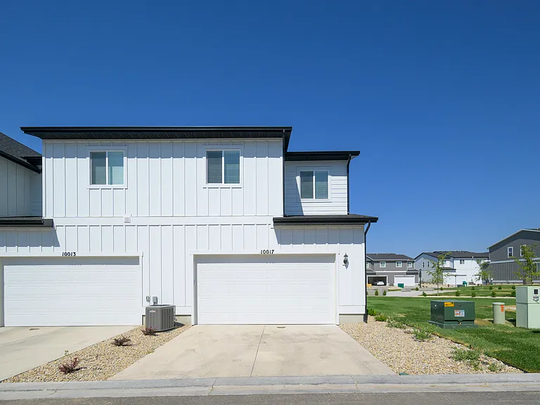 10017 Basalt Dr — Photo 2