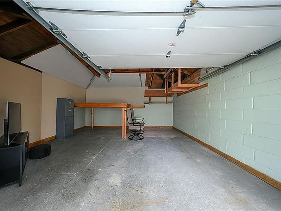 5th image of 1049 Bay Ridge Pkwy