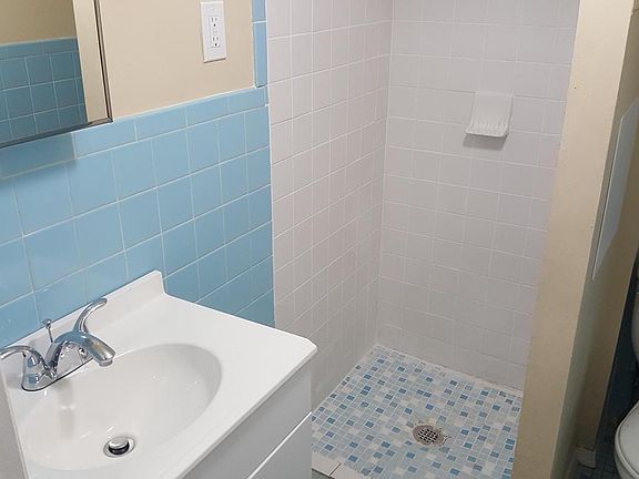 4th image of 1420 67th Ave #3