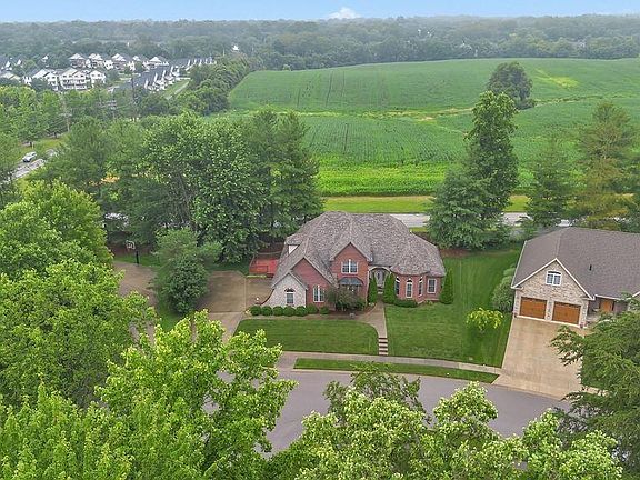 3rd image of 3907 E Breckenmore Dr