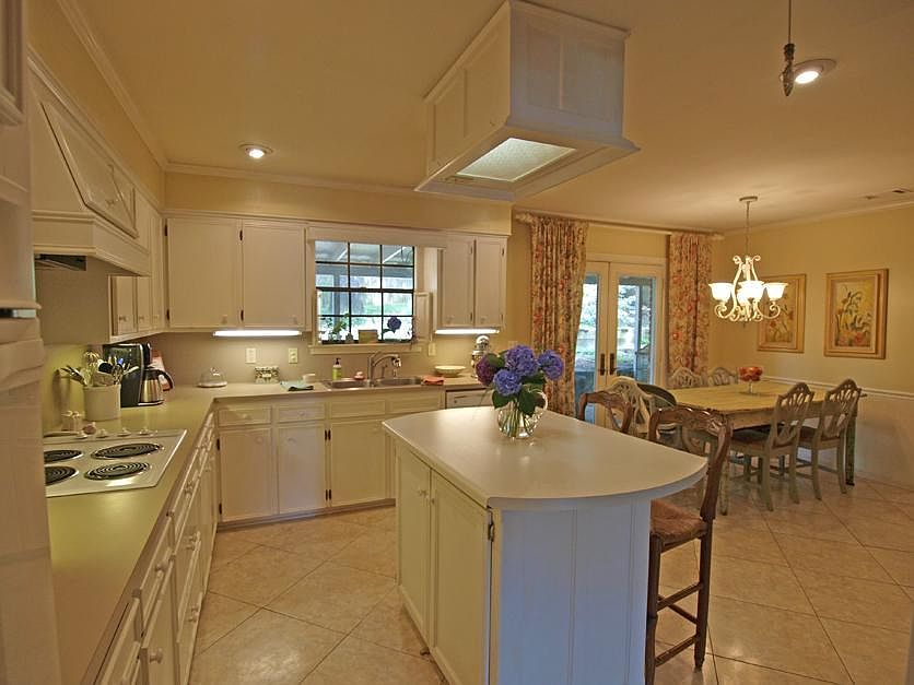 9 Lisa Ct, Little Rock, AR 72212 | Zillow