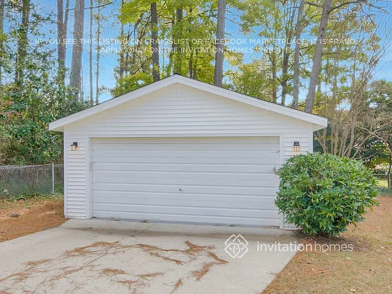 1404 Falls Church Rd — Photo 4
