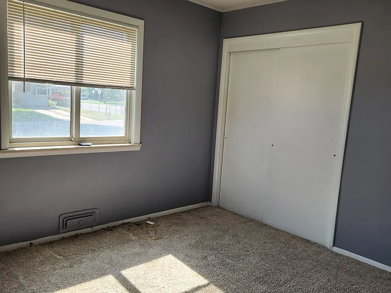 1495 S Grape St — Photo 8