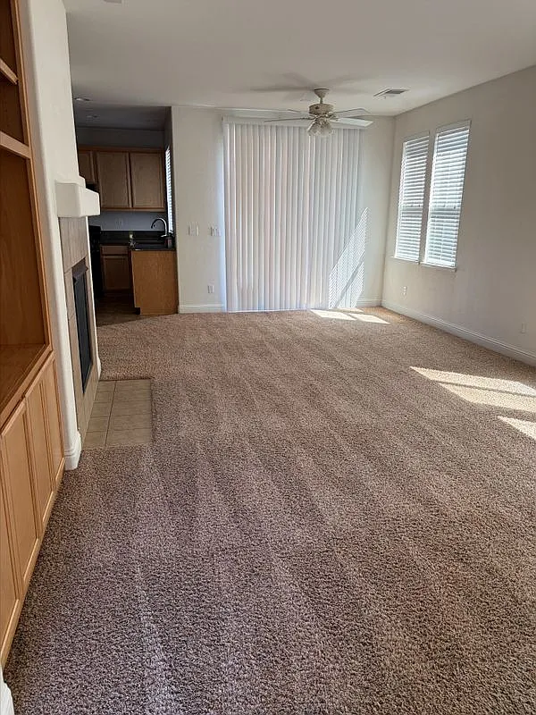 3 bed, 2.5 bath, 1974 sqft, $2,495 — Photo 2