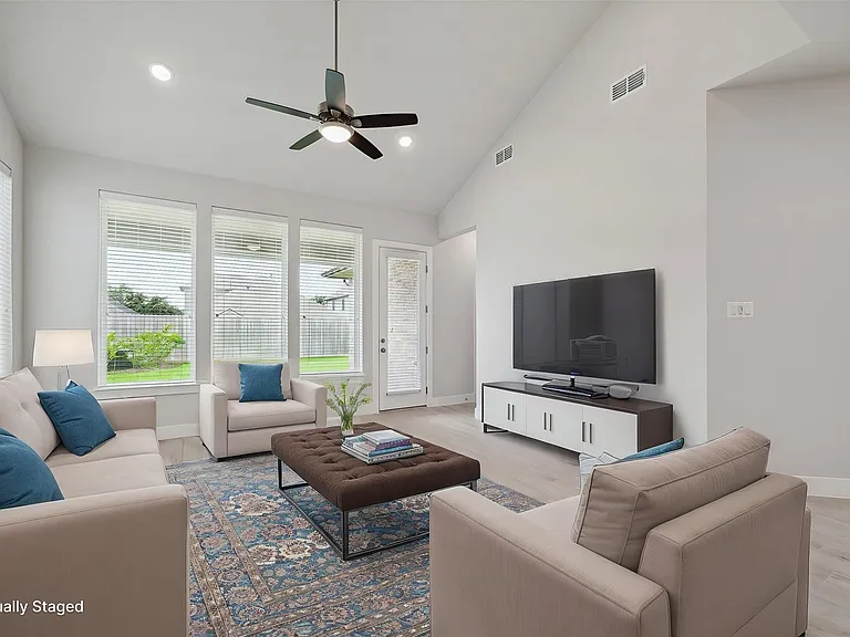 2418 Russet Forest Dr — Photo 12