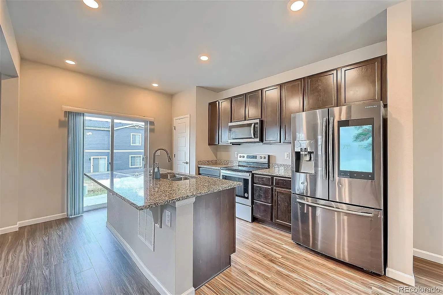 5 bed, 2216 sqft, $3,175 — Photo 4