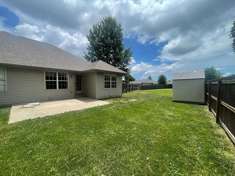 772 E Weller Ct — Photo 14