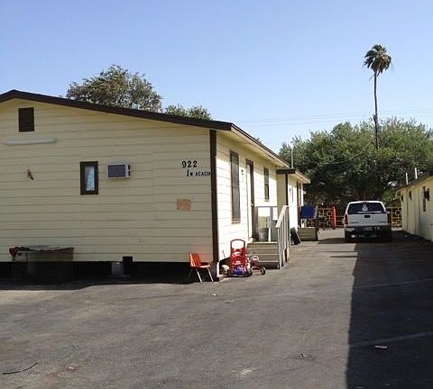 2nd image of 922 W Acacia Ave
