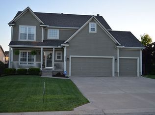 2512 SW Valley Ridge Ln, Lees Summit, MO 64082