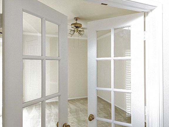 3rd image of 2409 Cimmaron Dr