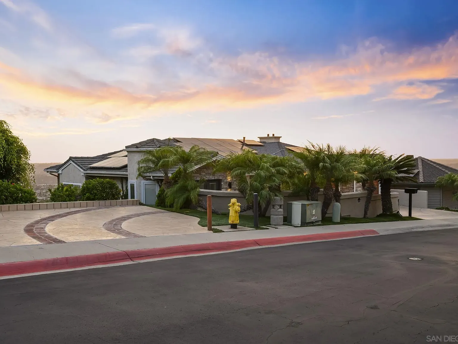 5 bed, 3.5 bath, 5500 sqft, $19,500 — Photo 3