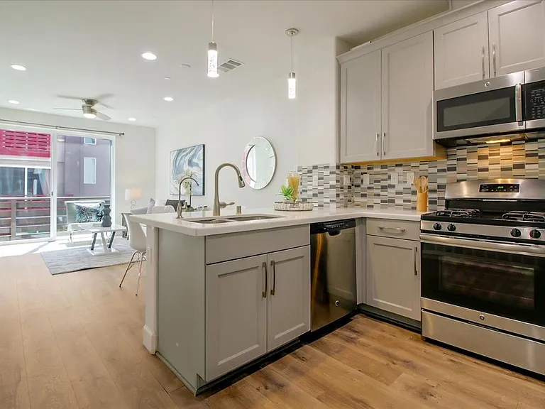369 Reading Pl — Photo 30