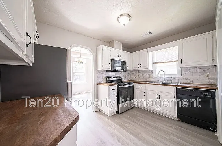 3007 Longmont Ln — Photo 6