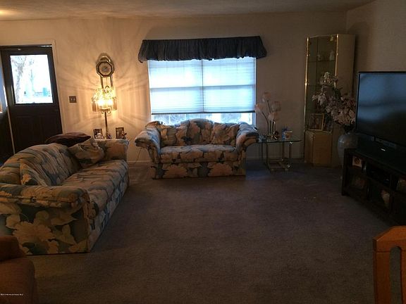 2nd image of 447 Rose Ct