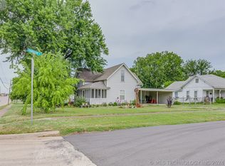 323 E Main St, Stroud, OK 74079