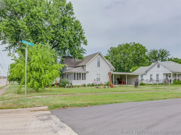 323 E Main St, Stroud, OK 74079