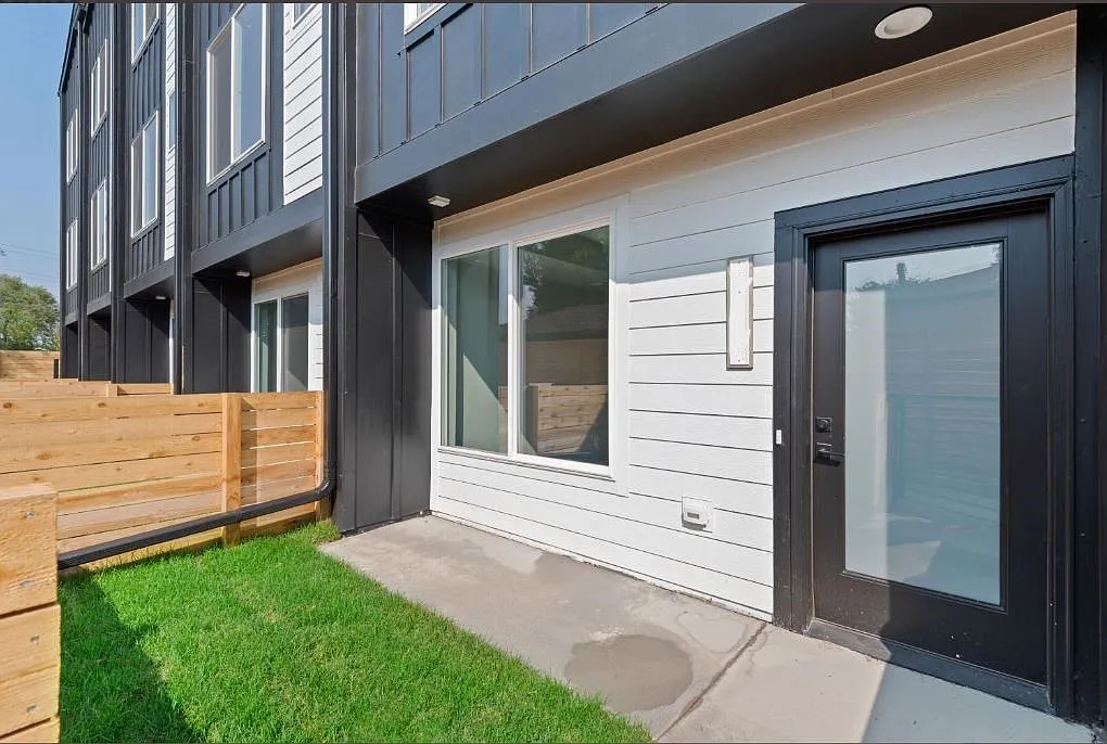 Building Photo - 4925 W 10th Ave #105