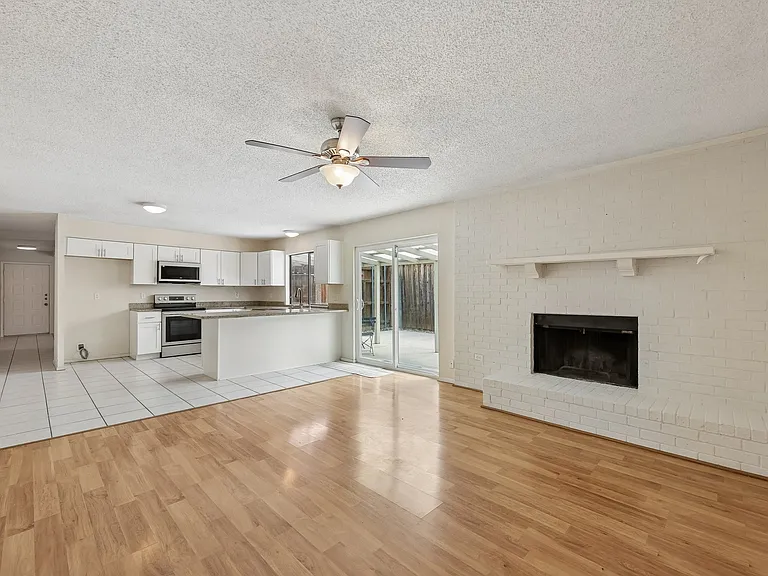 2604 Winding Creek Dr — Photo 10