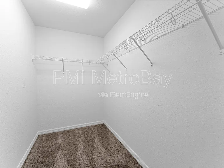 9461 N Sandree Dr — Photo 28
