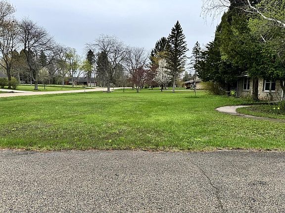 3rd image of 8665 N Hawthorne ROAD