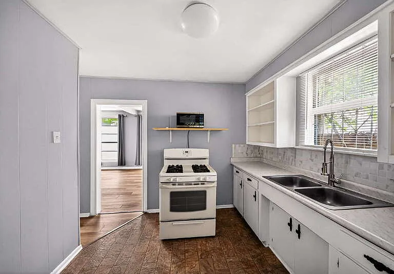 143 Valdez — Photo 13